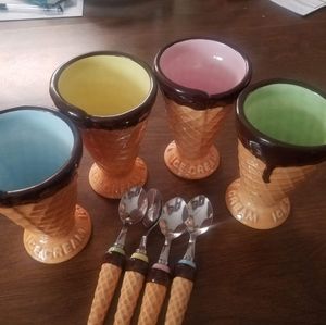 Set of 4 ice cream bowls and spoons